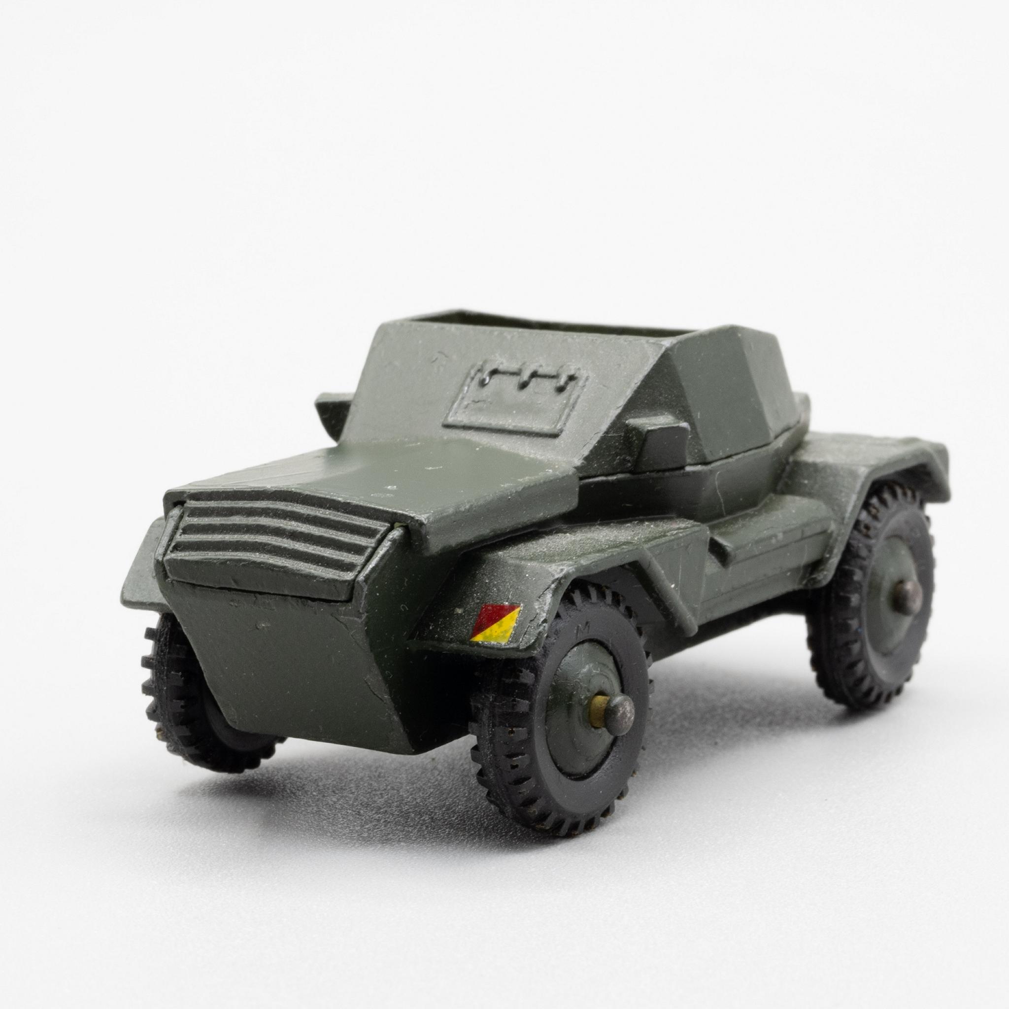 Dinky+Toys+Military+Scout+Car+673 picture 3