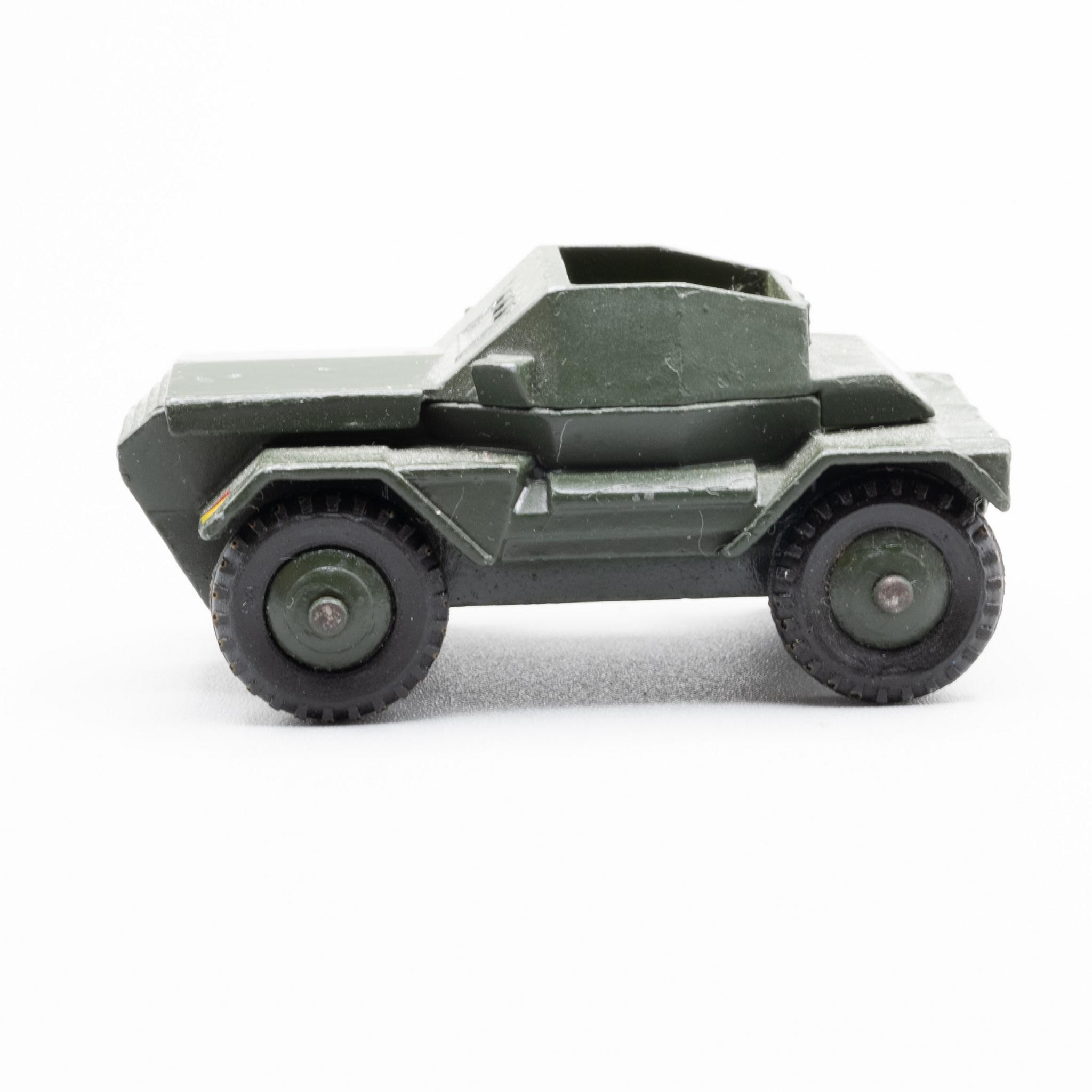Dinky+Toys+Military+Scout+Car+673 picture 4