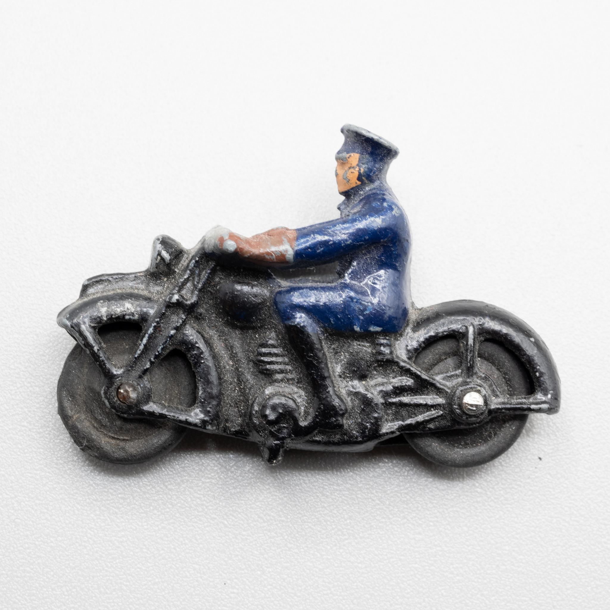 Dinky+Toys+Police+Motorcyclist+37b picture 2