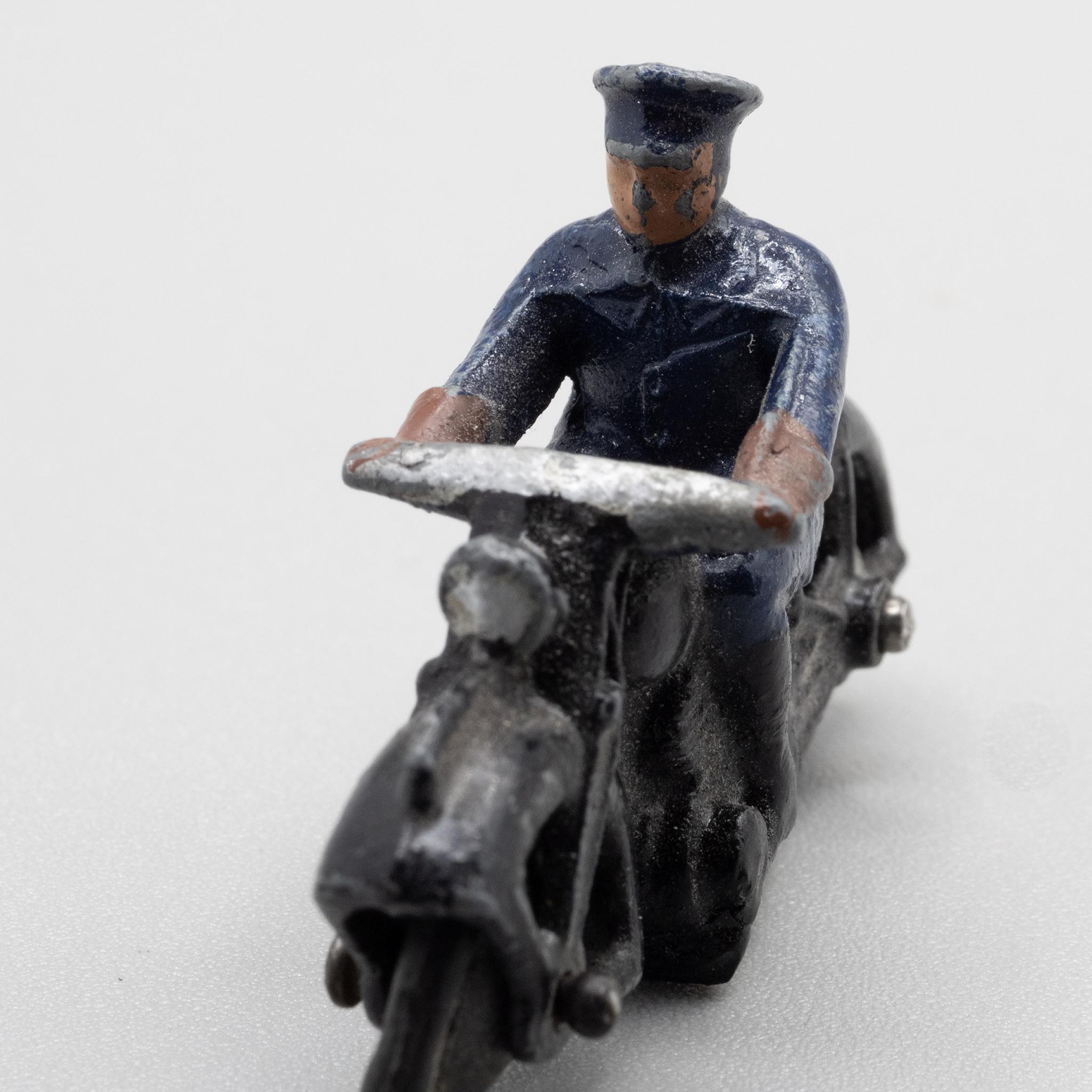 Dinky+Toys+Police+Motorcyclist+37b picture 4