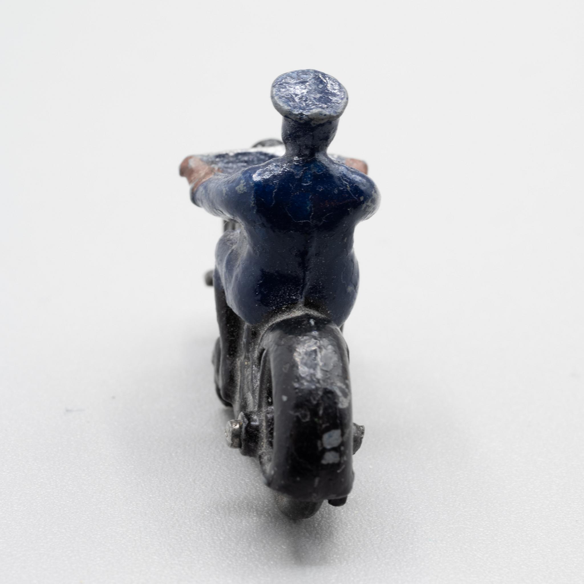 Dinky+Toys+Police+Motorcyclist+37b picture 5