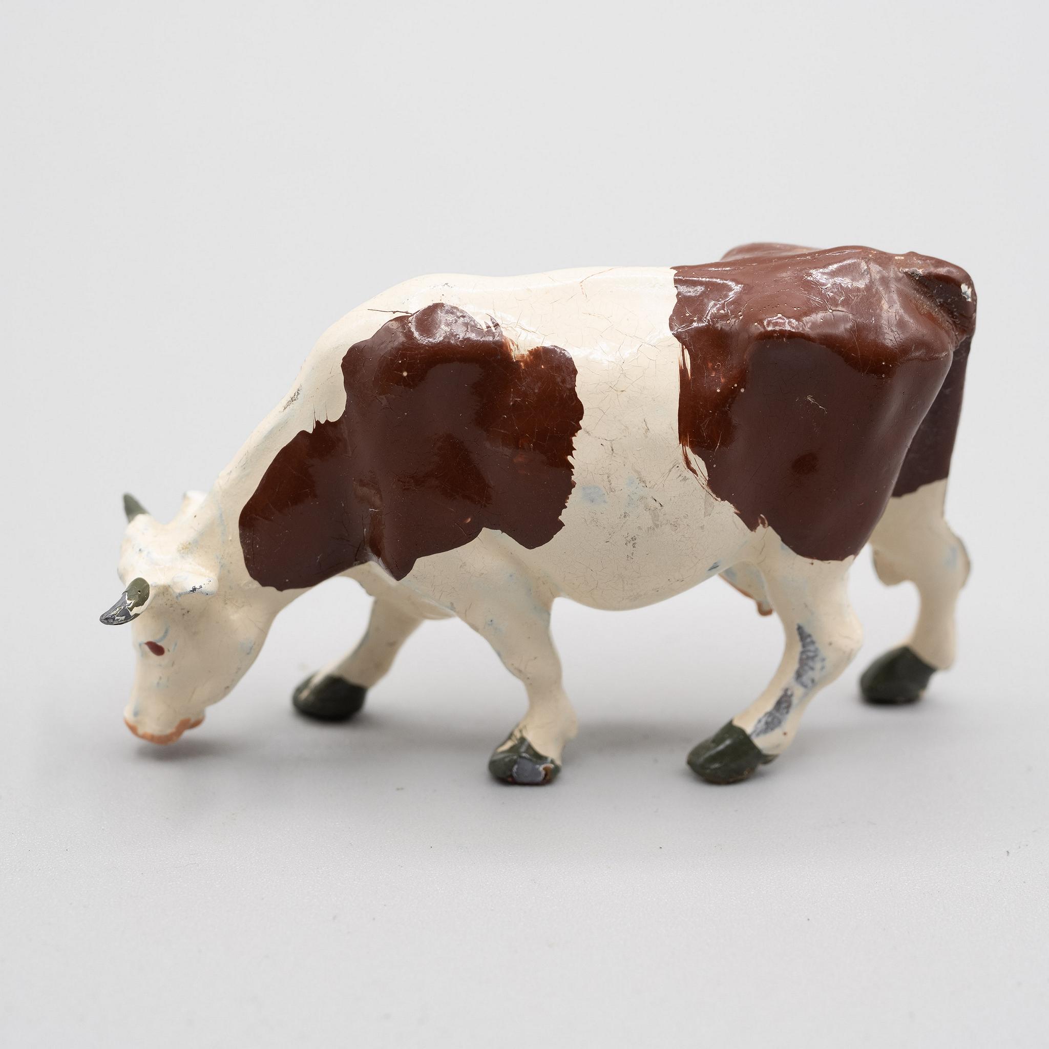 Britains+Lead+Cow+Feeding+Nbr+539+Brown+and+White picture 1