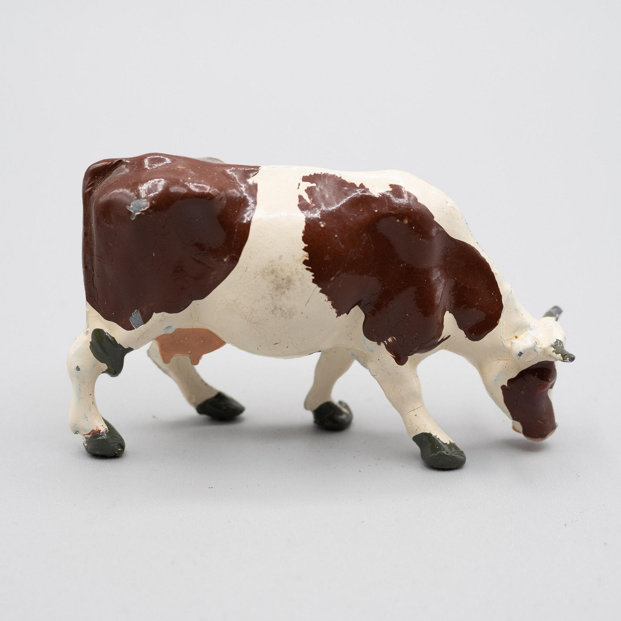 Britains+Lead+Cow+Feeding+Nbr+539+Brown+and+White picture 2