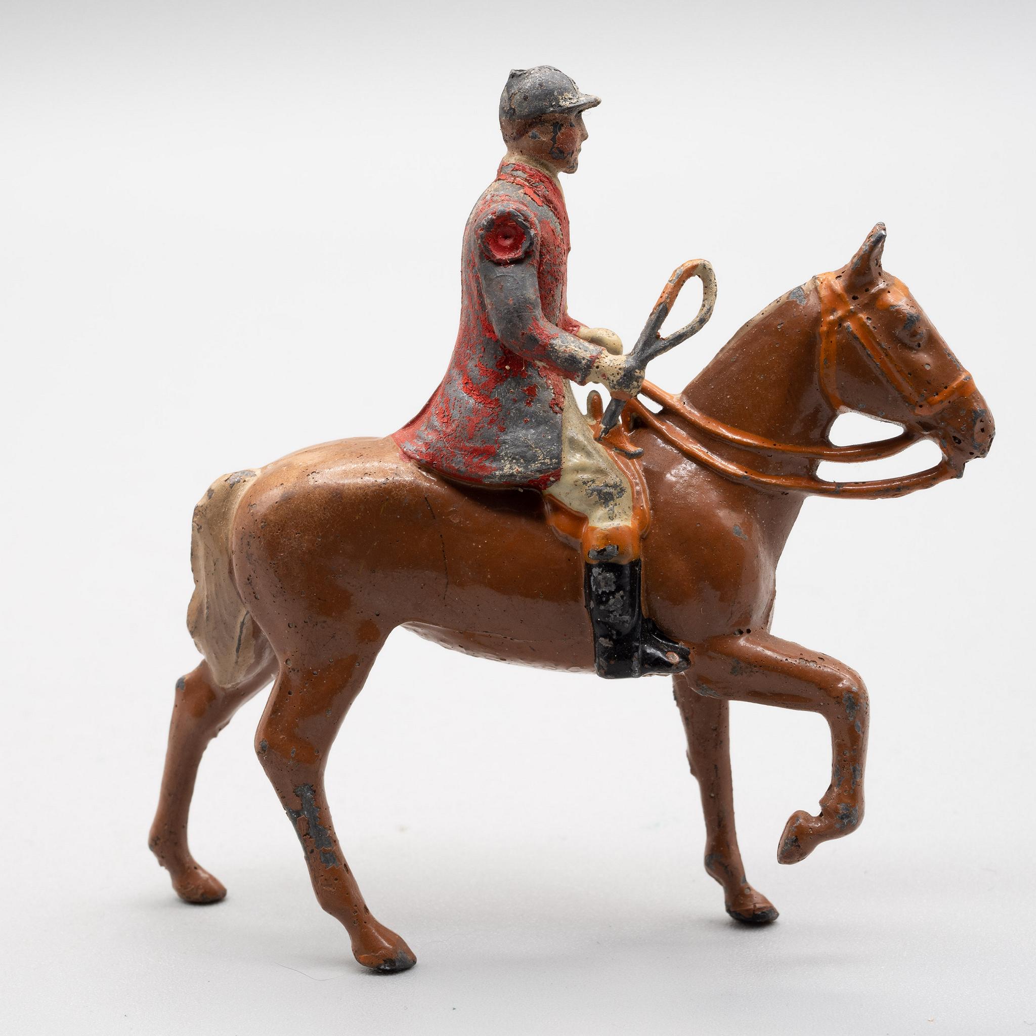 Britains+Lead+Huntsman+Riding++with+Red+Jacket+Vintage+Lead+Toy+Figure picture 1