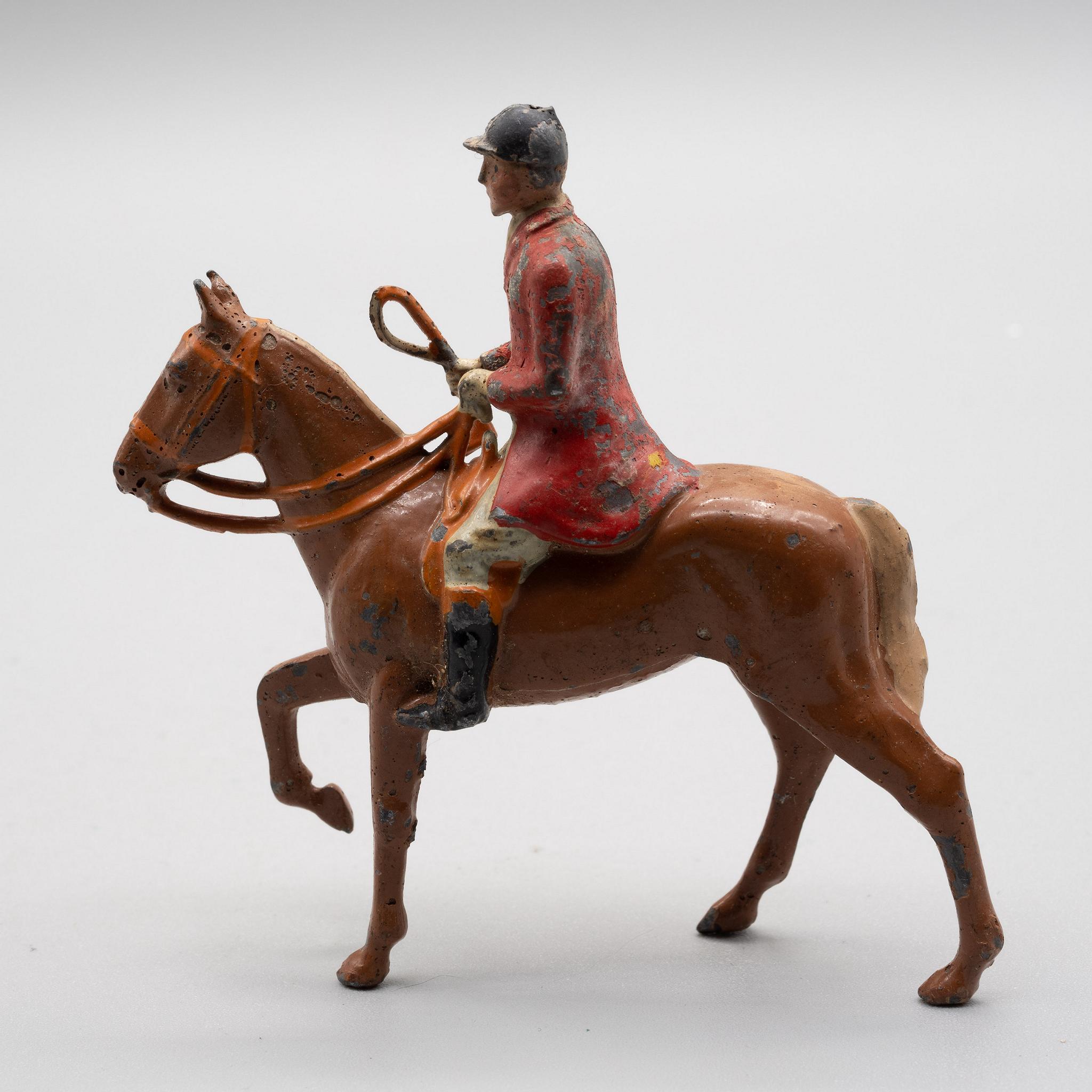 Britains+Lead+Huntsman+Riding++with+Red+Jacket+Vintage+Lead+Toy+Figure picture 2