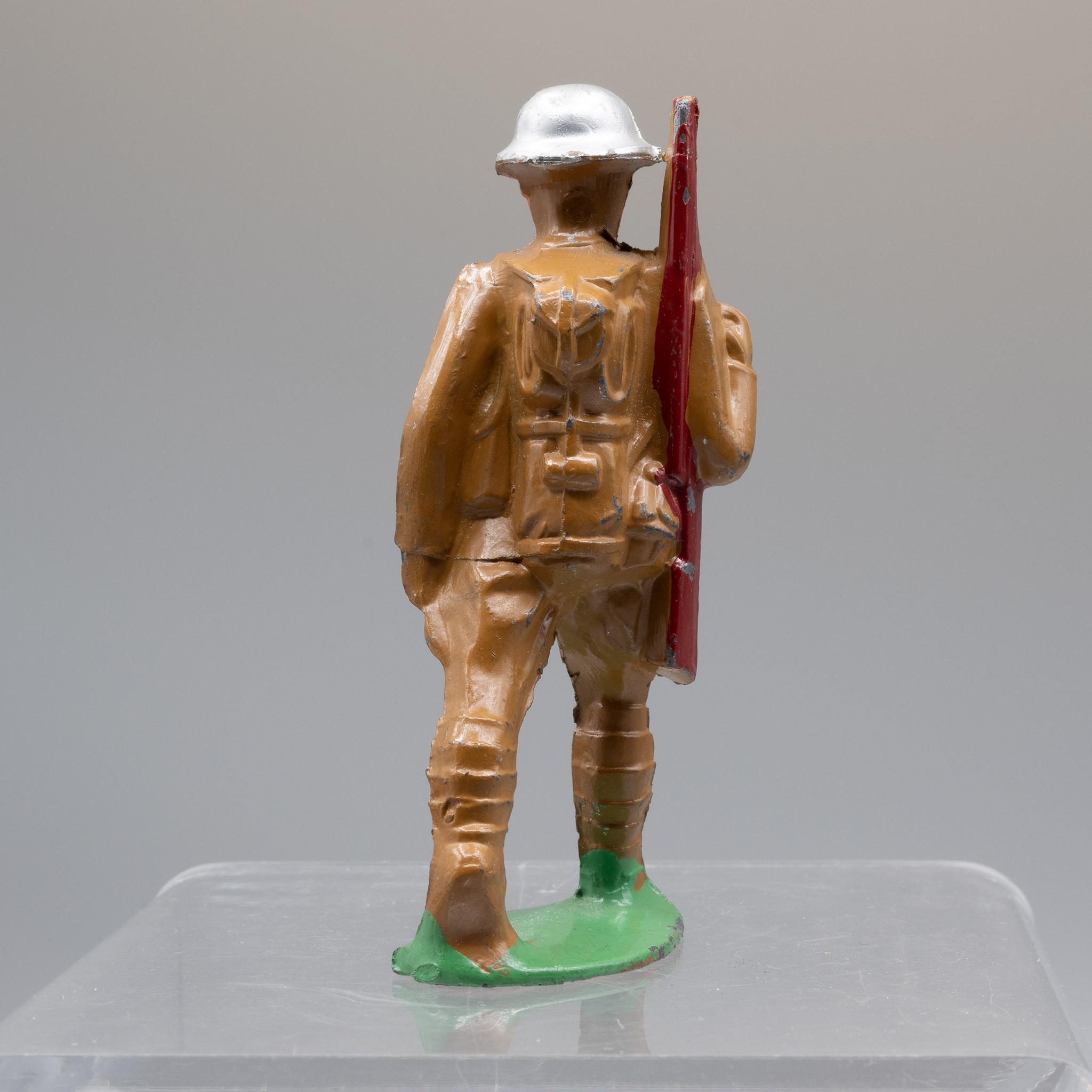 Manoil+Nbr+67+Soldier+Marching+with+Slung+Rifle+and+Pack picture 2
