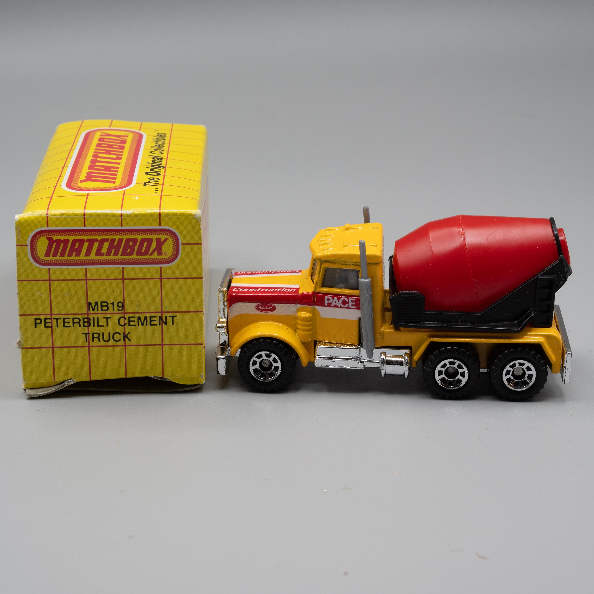 Matchbox+Superfast+MB19+Peterbilt+Cement+Truck picture 1