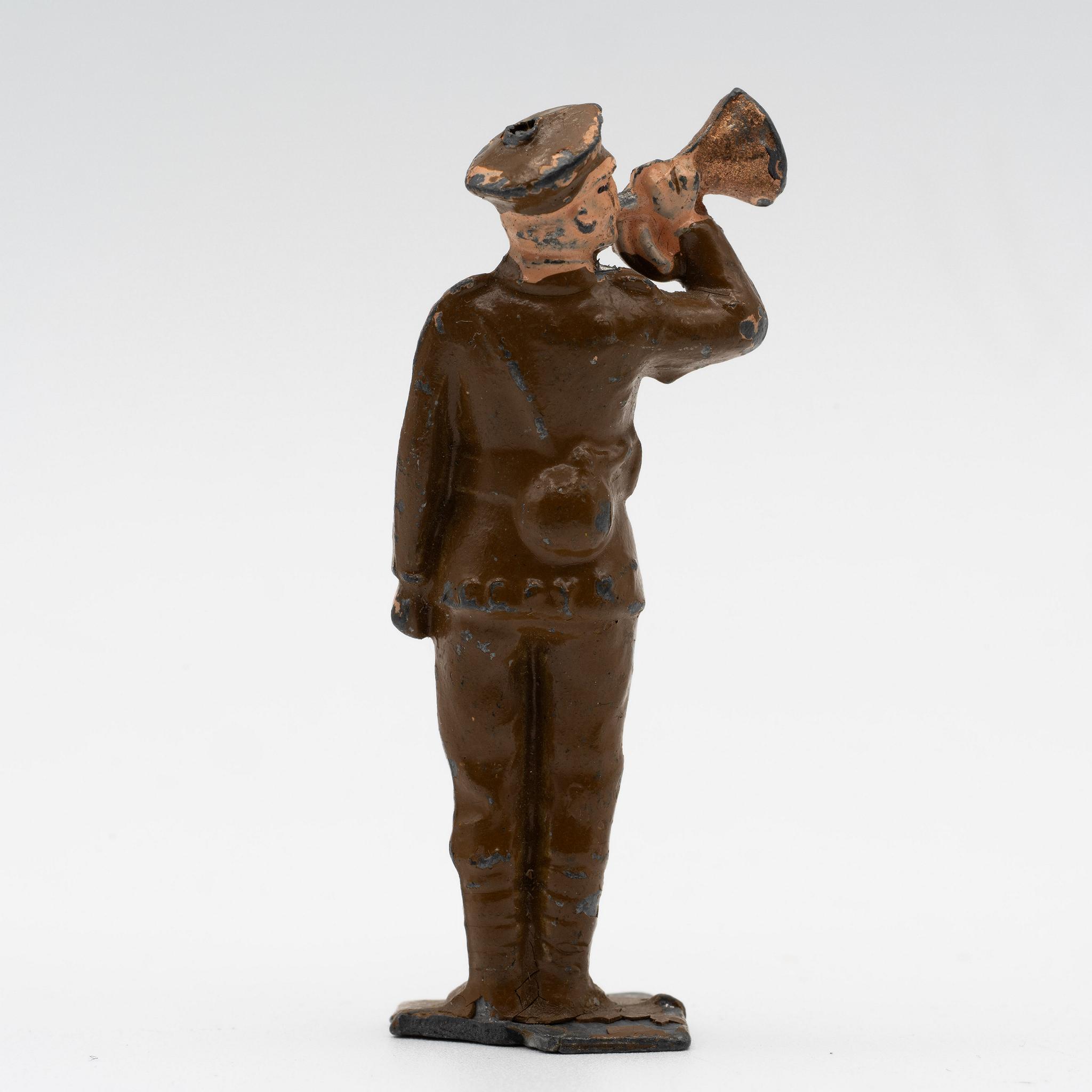 Britains+Lead+Bugler+at+Attention+in+Battledress picture 2