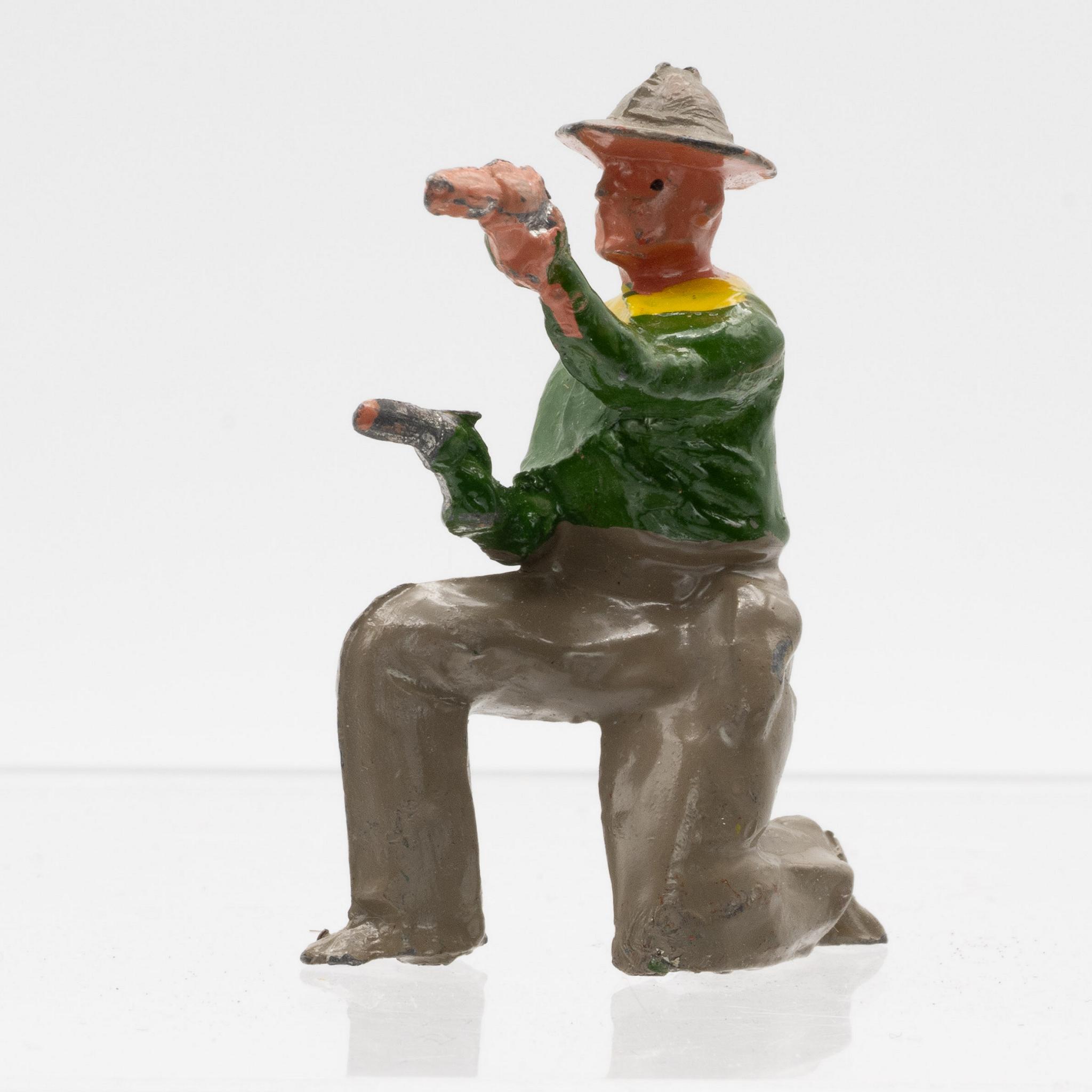 Hollowcast+Lead+Cowboy+with+Two+Pistols+Crescent+England picture 1