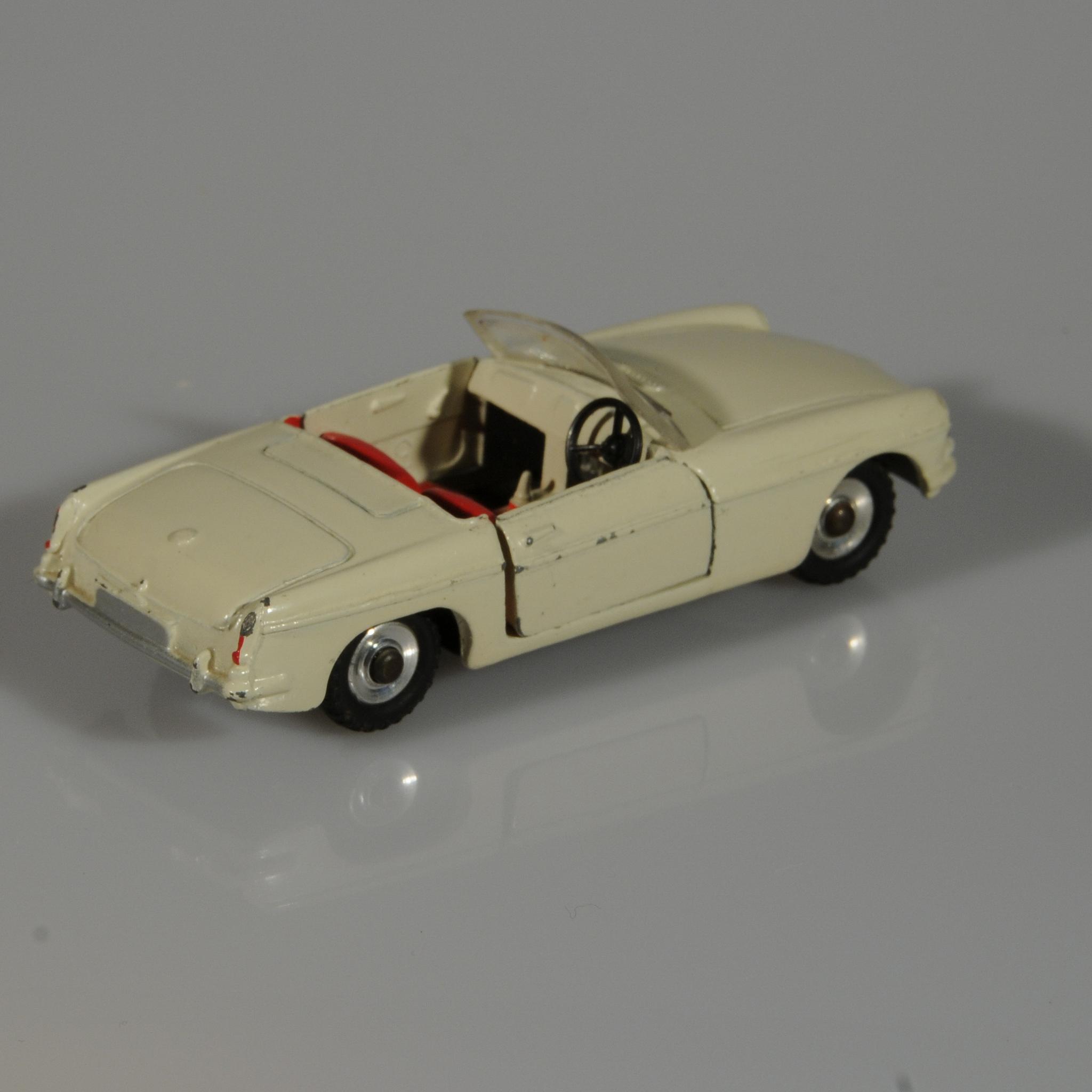 Vintage+Dinky+Toy+MGB+113 picture 2