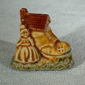 Old Woman Who Lived in a Shoe - Wade Whimsey Miniature Nursery