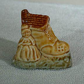 Old Woman Who Lived in a Shoe - Wade Whimsey Miniature Nursery